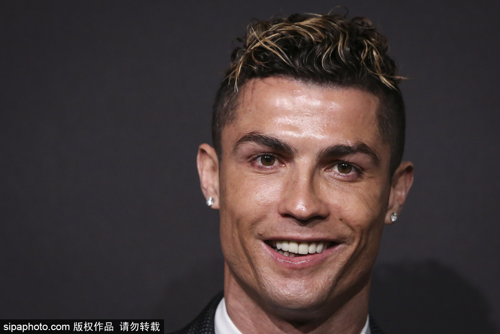 泰山纪念建队32周年，队史5次夺顶级联赛冠军，8次足协杯冠军