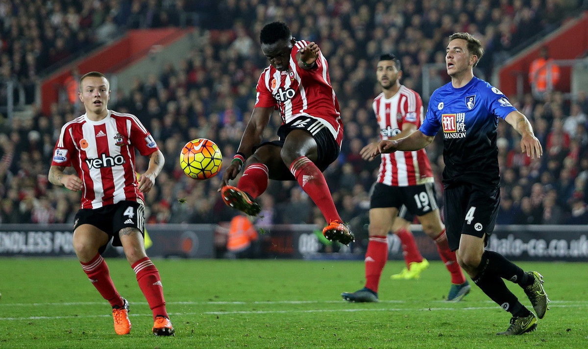 感受下塞尔维亚的篮球氛围！这阵势比足球场都炸裂！（塞尔维亚篮球有多炸？现场声浪比足球场还猛！）