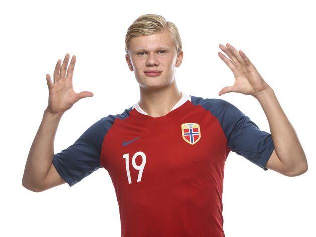 斯基拉：一家英超俱乐部询问了米兰前锋圣地亚哥的信息（斯基拉：英超某队已向米兰打听前锋圣地亚哥的情况）