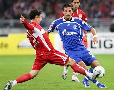 欧冠球员表现评析：C罗连续进球,（欧冠球员表现解读：C罗连场破门）