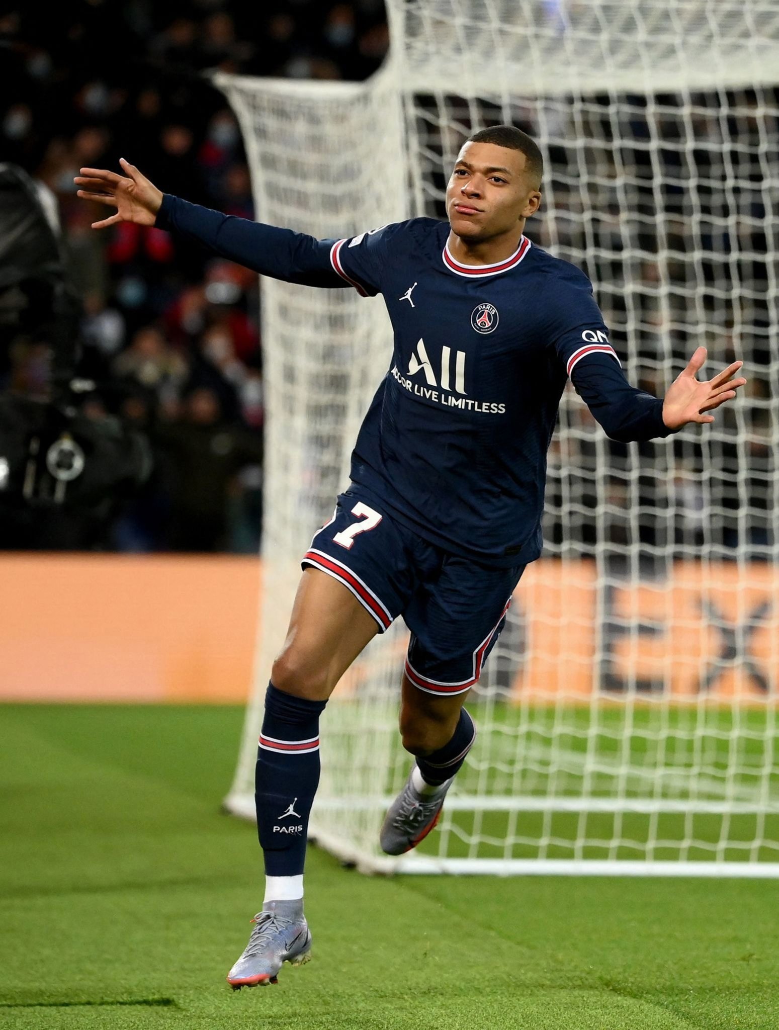 意媒：尤文关注穆哈雷莫维奇与莱切加布里埃尔，需与国米竞争