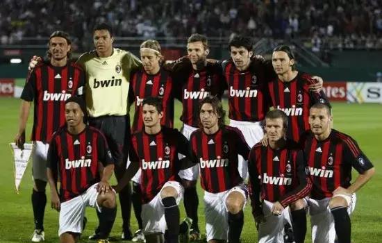 日本队以2-0击败加纳队，堂安律远射破门，阿布受伤离场，日本队近10场全胜，展现强大实力。