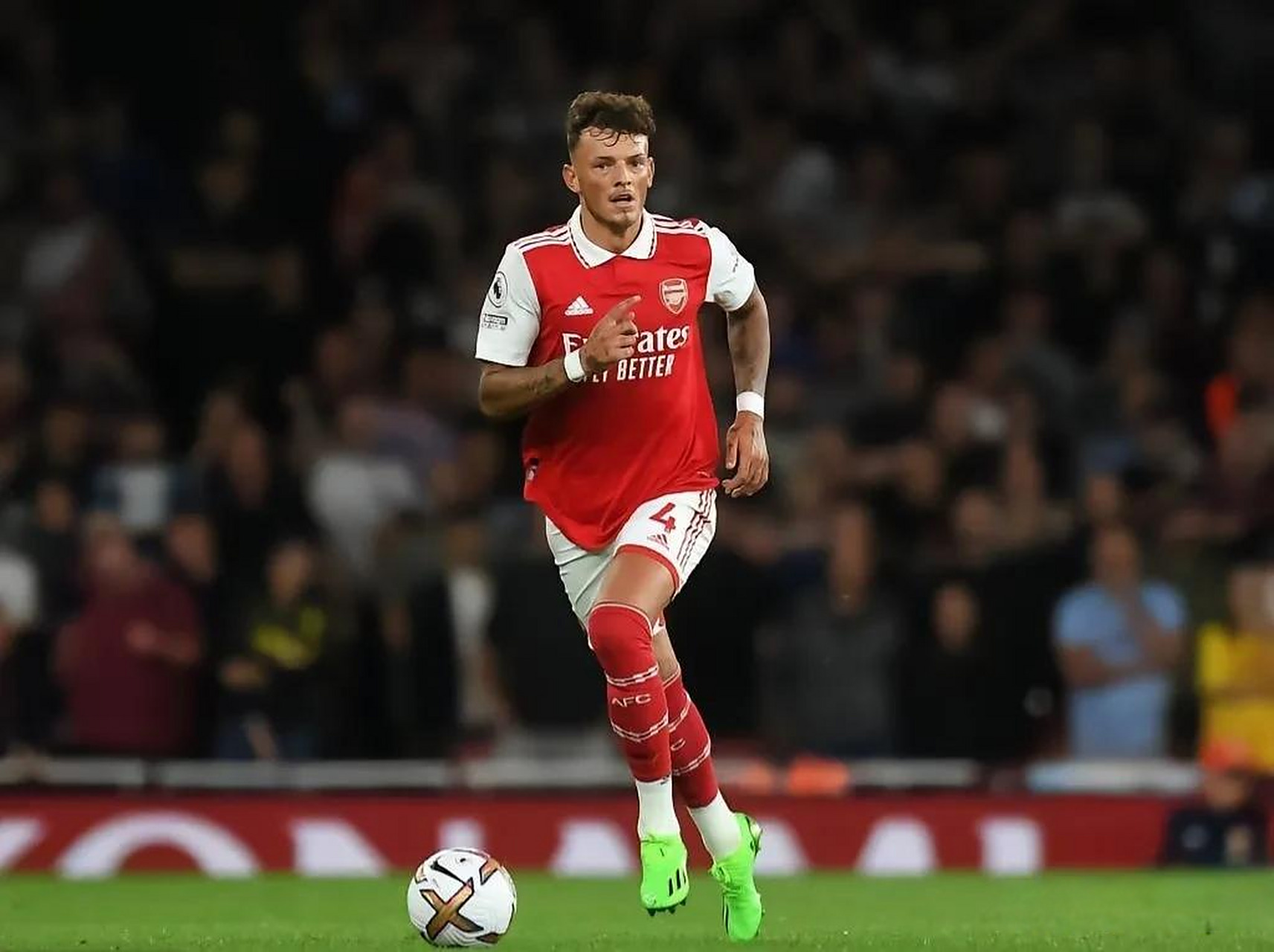 沙特vs阿联酋的下半场比赛因突降暴雨+冰雹暂中断，归赛时间暂未定（沙特与阿联酋之战下半场遭暴雨冰雹打断，复赛时间待定）