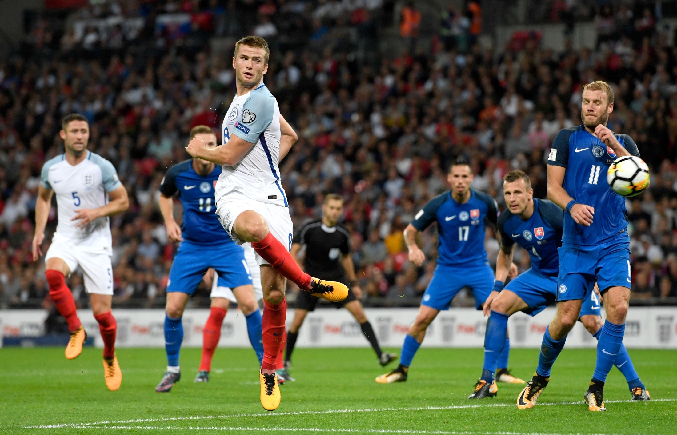 2025／26赛季英超：狼队13轮仅积2分，魔鬼赛程或刷新降级耻辱（英超2025／26：狼队前13轮仅2分，魔鬼赛程恐改写降级最差纪录）