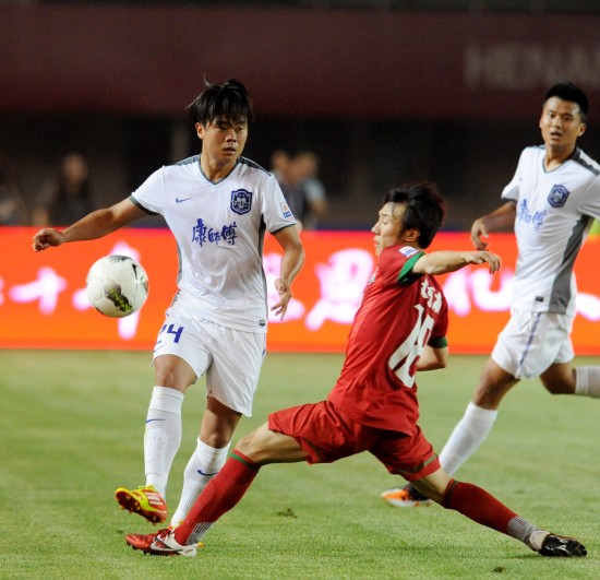 英超焦点战：纽卡斯尔联VS伯恩利 赛前全方位解析与比分前瞻（英超重磅对决：纽卡斯尔联对阵伯恩利 赛前深度解读与比分预测）