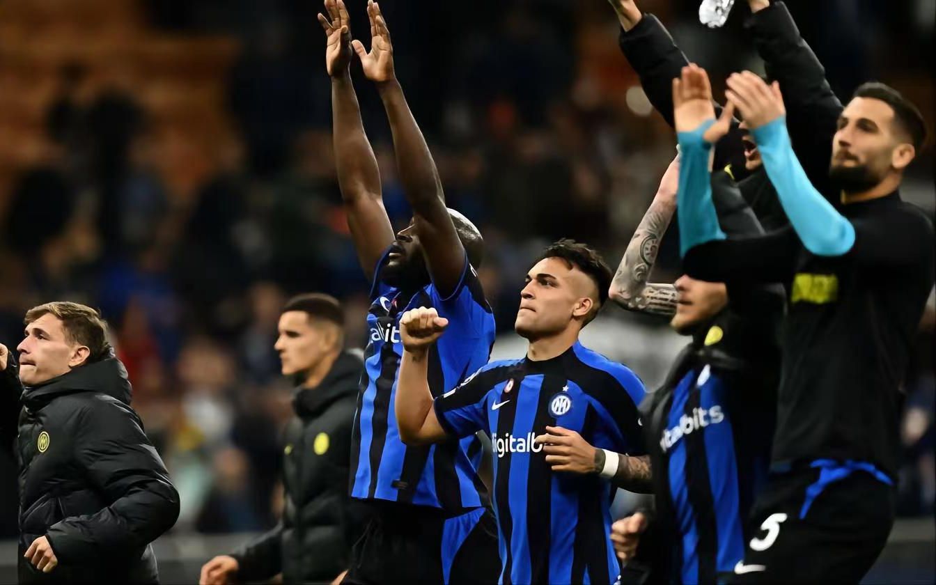 足球中超新外援亮相，身体对抗惊人