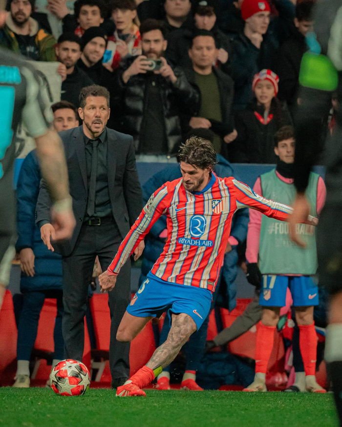 英超最新积分榜：阿森纳6分领跑，切尔西曼城紧追，热刺跌至第9（英超积分榜出炉：阿森纳领先6分，曼城切尔西紧逼，热刺降至第9）