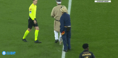 孔帕尼：球队处于困境时两名球员挺身而出，这就是我们的实力